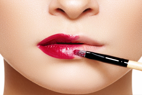Maquillage des lèvres femmes